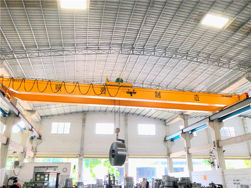 LH型雙梁橋式起重機(jī)-2.jpg LH型雙梁橋式起重機(jī)