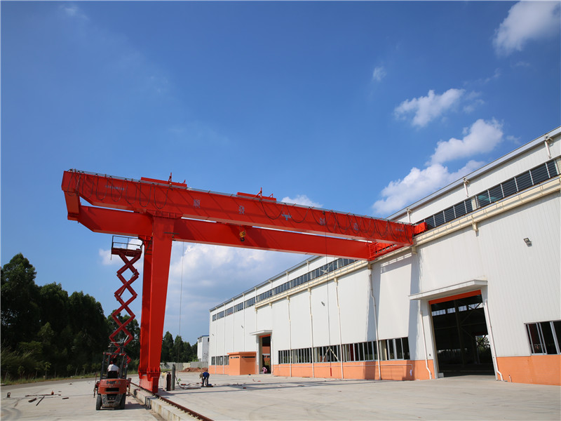 MHSB型雙梁半門式起重機(jī).jpg
