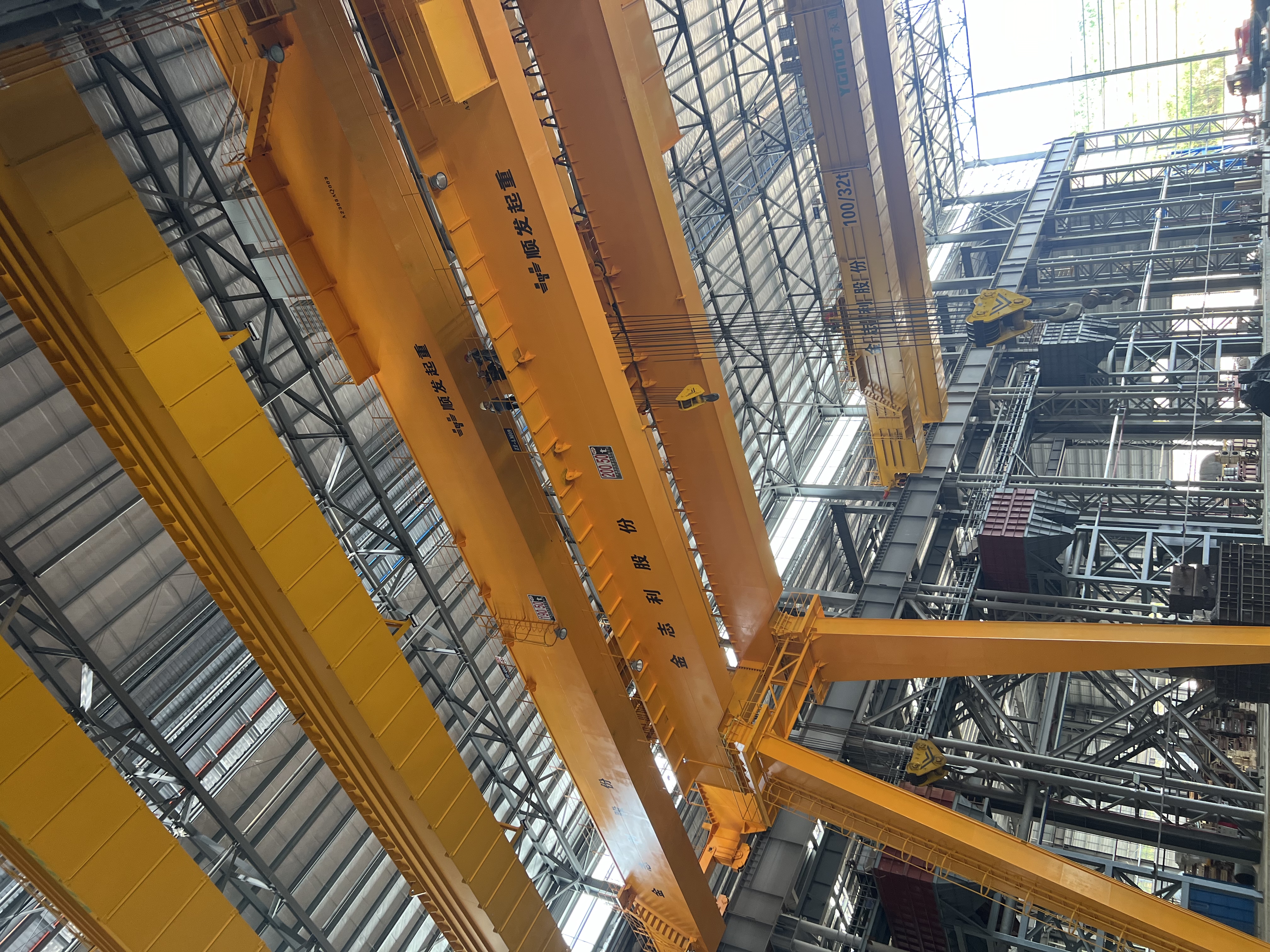 200 噸 / 50 噸半門式起重機(jī).jpg 200噸門式起重機(jī)